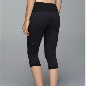 Lululemon In The Flow Crop II Heathered Deep Coal Size 4